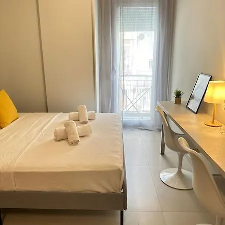 Lovely By Thesbnb Apartment